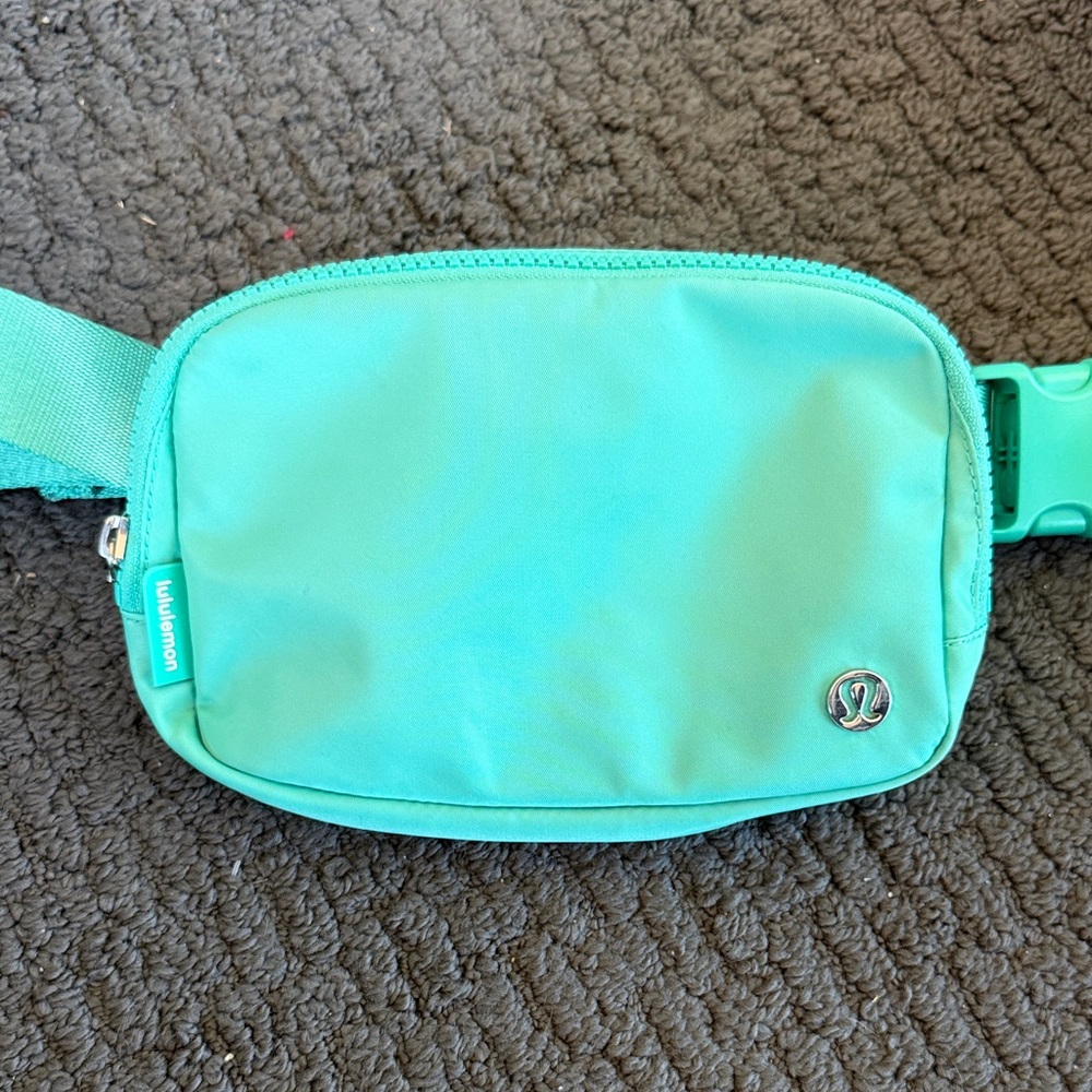 Lululemon Everywhere Belt Bag 1L